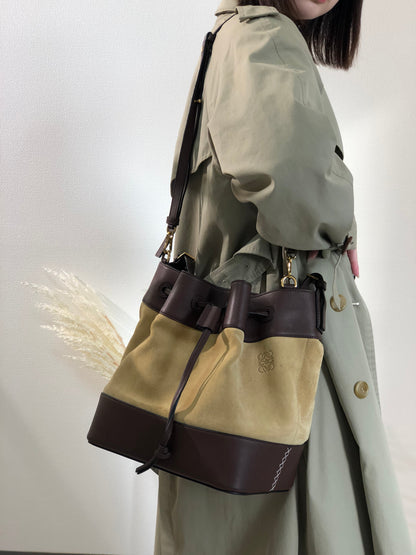 LOEWE Midnight Anagram Suede Leather Drawstring Two-wat Shoulder bag Beige  b76jhy