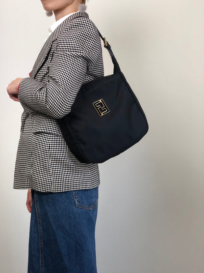 FENDI Logo Shoulder bag Black Vintage 4xxsjx