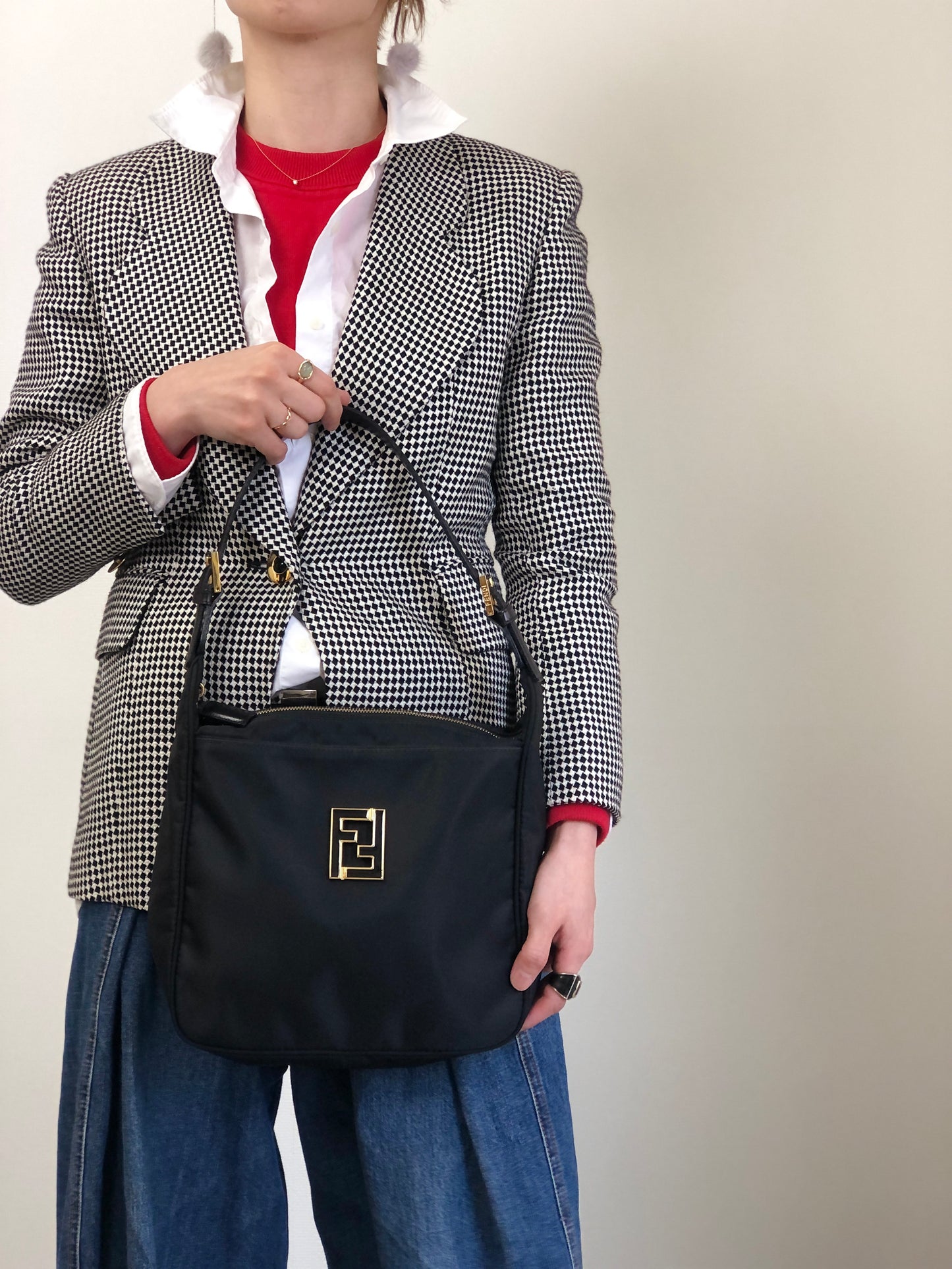 FENDI Logo Shoulder bag Black Vintage 4xxsjx