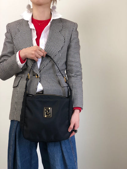 FENDI Logo Shoulder bag Black Vintage 4xxsjx