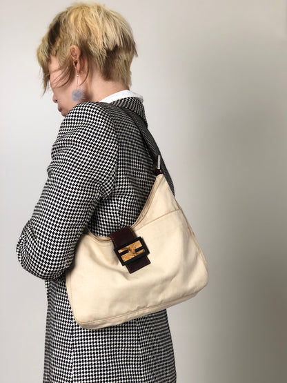 FENDI Mamma Baguette Logo Shoulder bag Hobobag Beige Vintage c6ztd5
