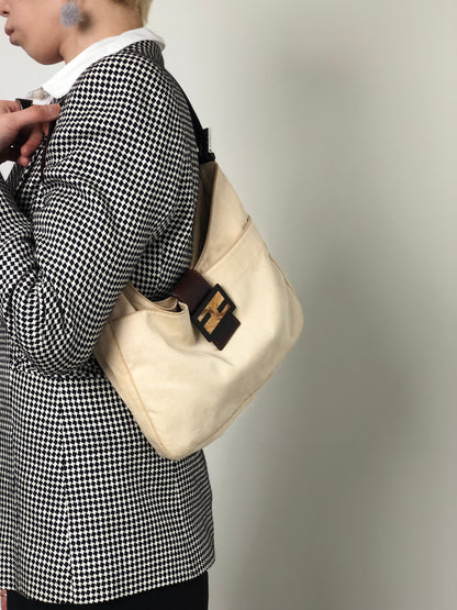 FENDI Mamma Baguette Logo Shoulder bag Hobobag Beige Vintage c6ztd5