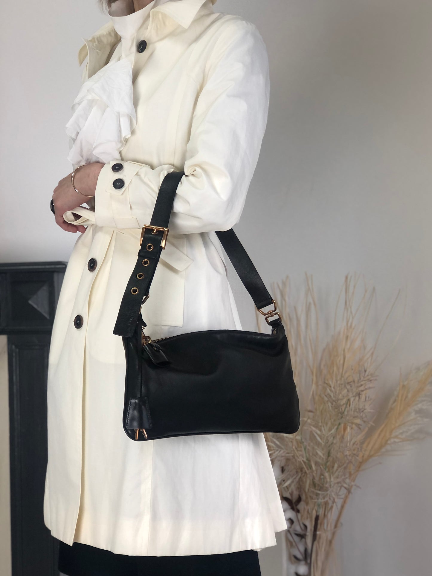 PRADA Shoulder bag Black Vintage chvuhk