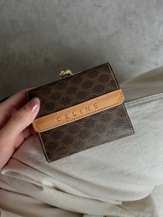 CELINE Macadam Metal Clasp Folded Wallet Brown Vintage za4zcj