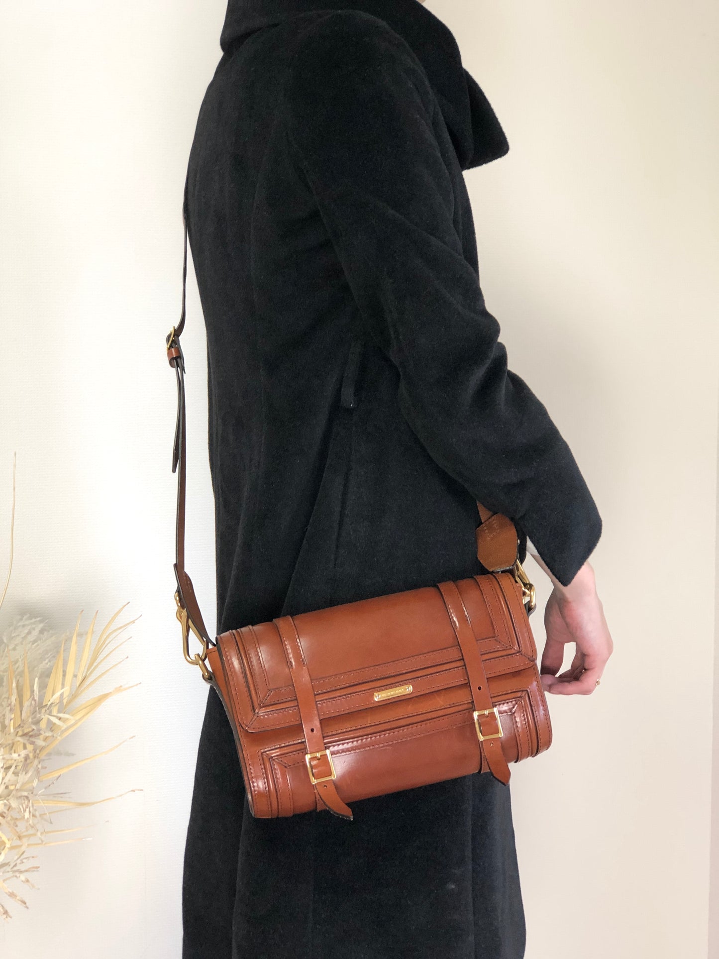 BURBERRYLogo Front Buckle Shoulder bag Brown Vintage 66nxby