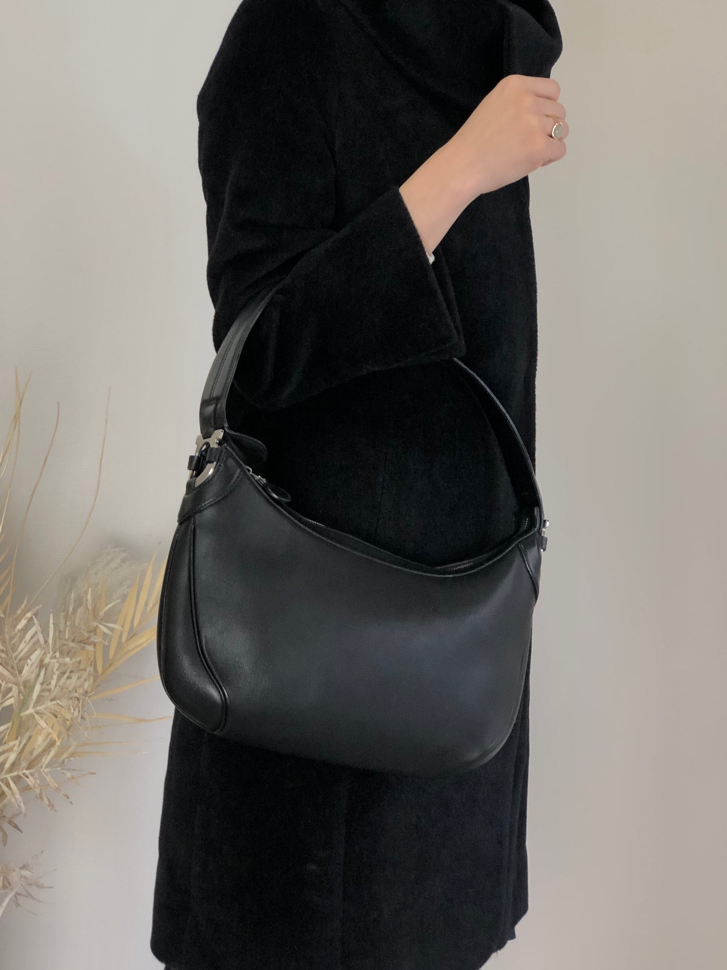 Salvatore Ferragamo Gancini Handbag Shoulder bag Black AF-21 4358 Vintage xn4ijj