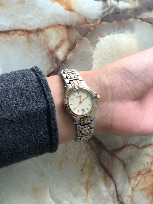 GUCCI Logo Watch Silver×Gold 9040L Vintage vh83fz