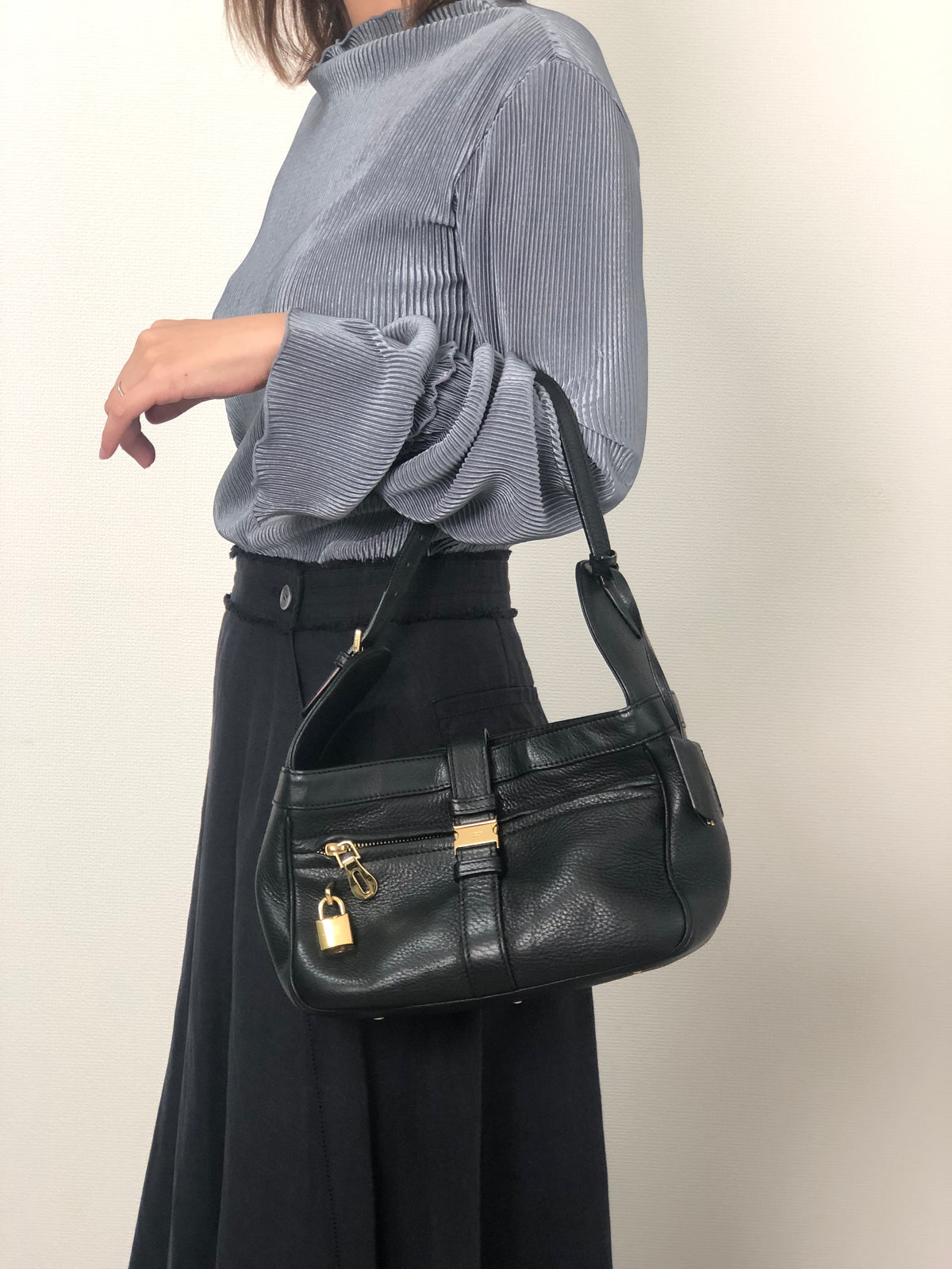 LOEWE Logo Shoulder bag Black Vintage earnia