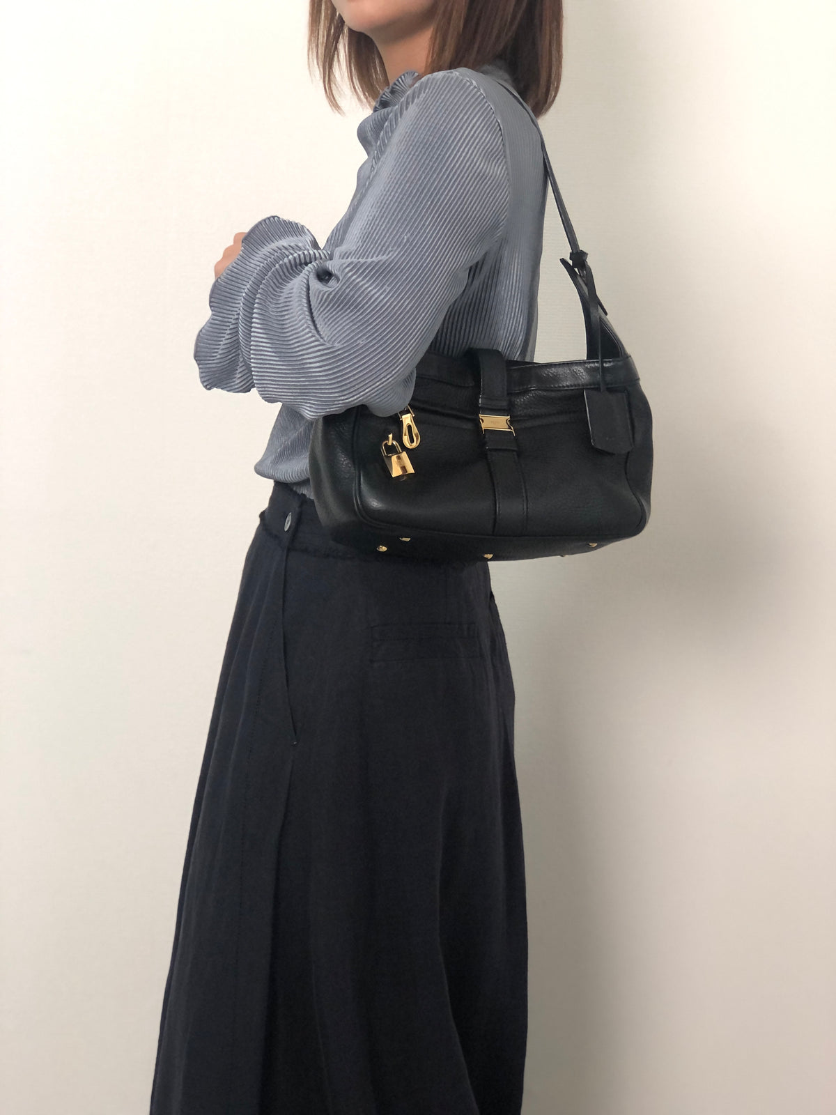 LOEWE Logo Shoulder bag Black Vintage earnia