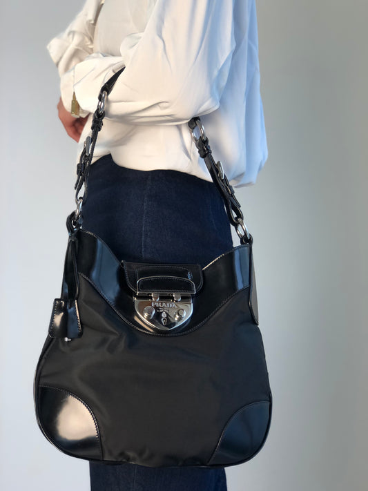 PRADA Logo Front Lock Shoulder bag Black Vintage jh2gpw