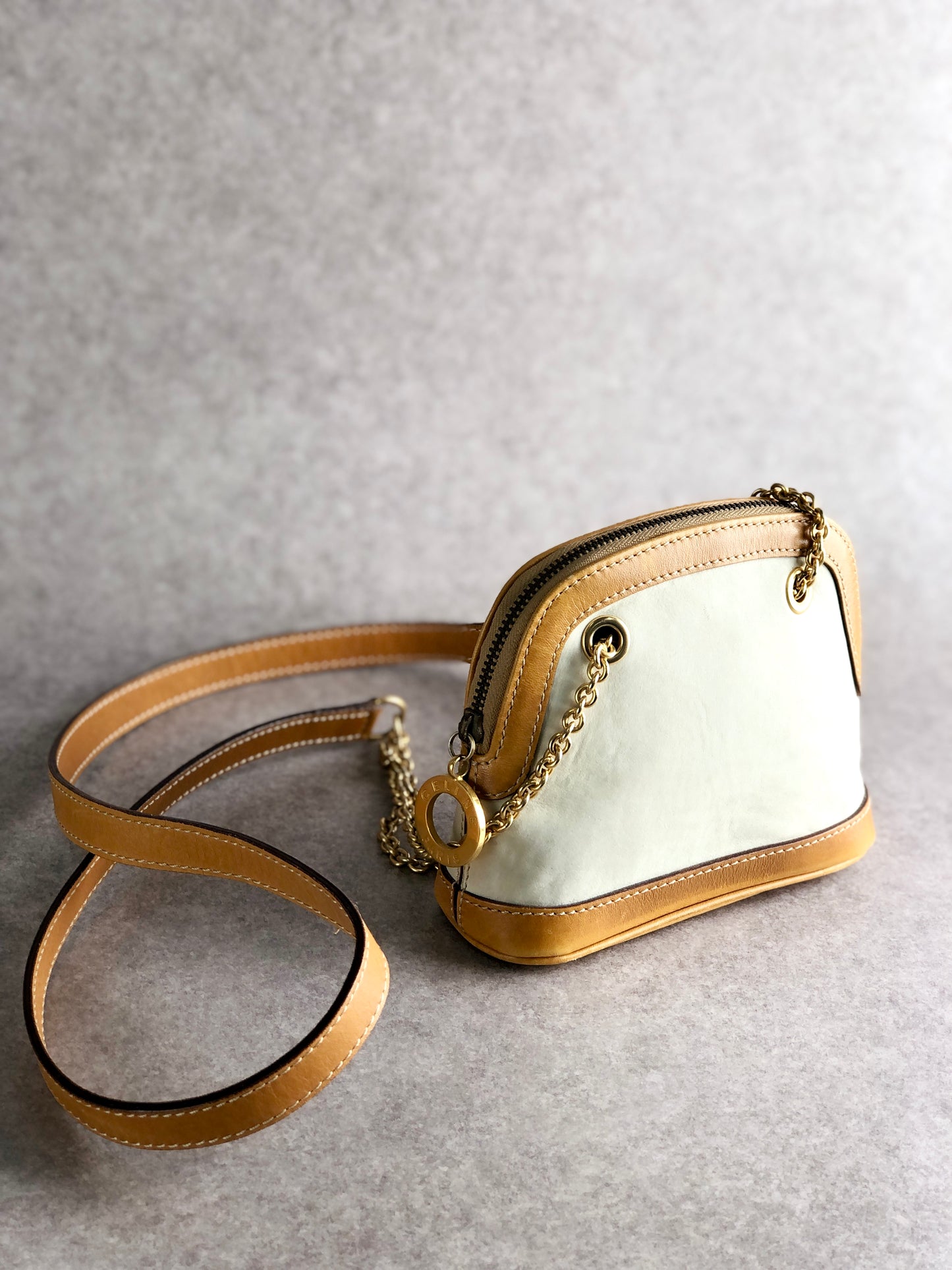 CELINE Circle Logo Charm Metal Clasp Chain Shoulder bag Beige Vintage 2aechi