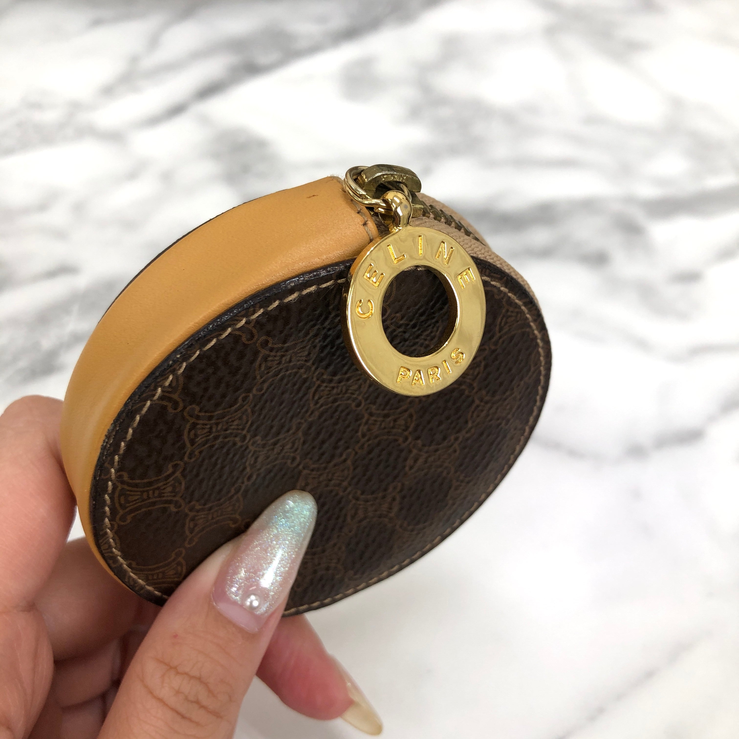Genuine Leather Circle Pouch, Attachable Bag, Leather Coin Purse, Small  Pouch, Gifts for Her, Circular Attachable Pouch, Airpods Case - Etsy