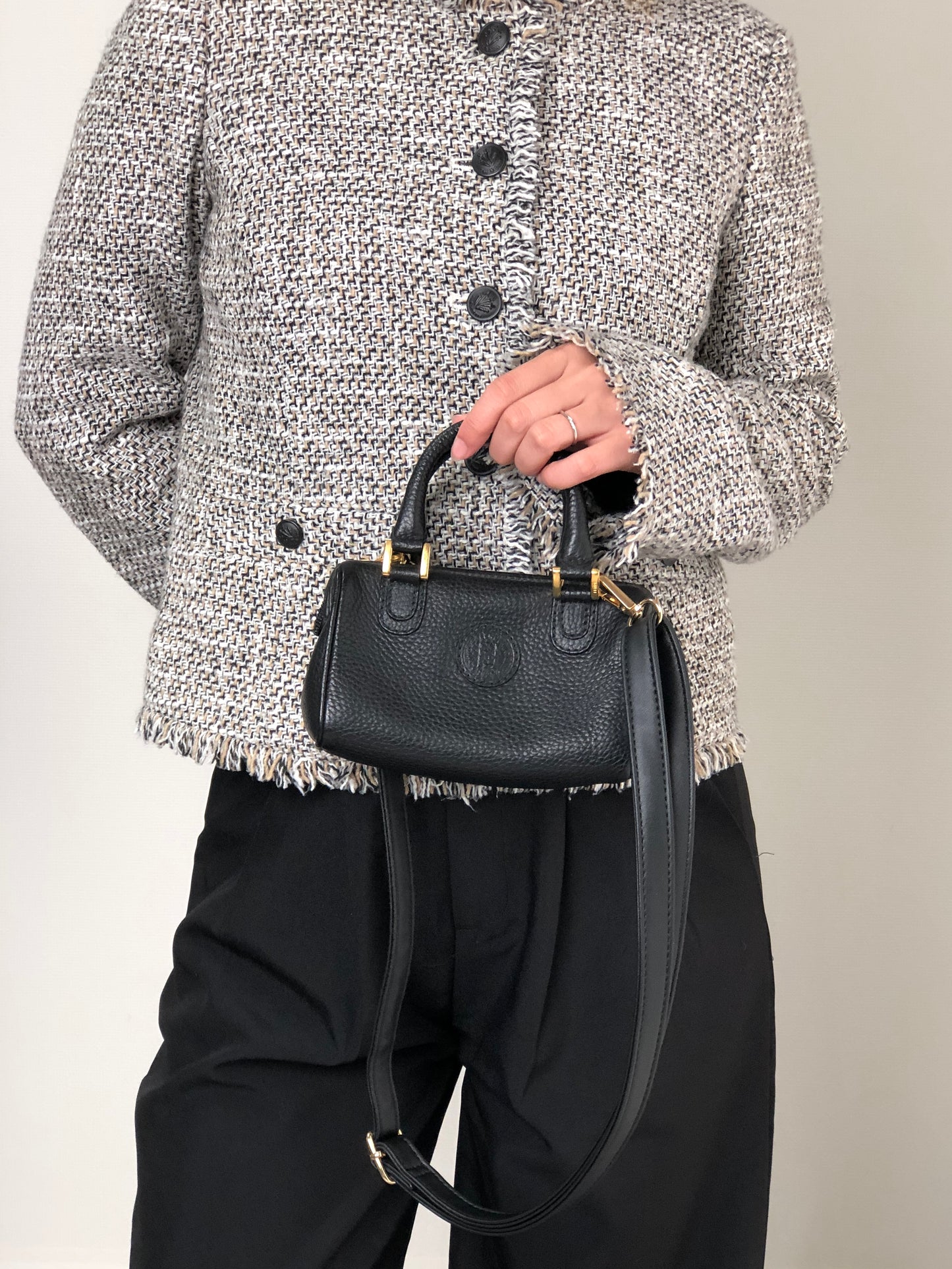 FENDI Logo Two-way Handbag Shoulder bag Black Vintage h8ka2h