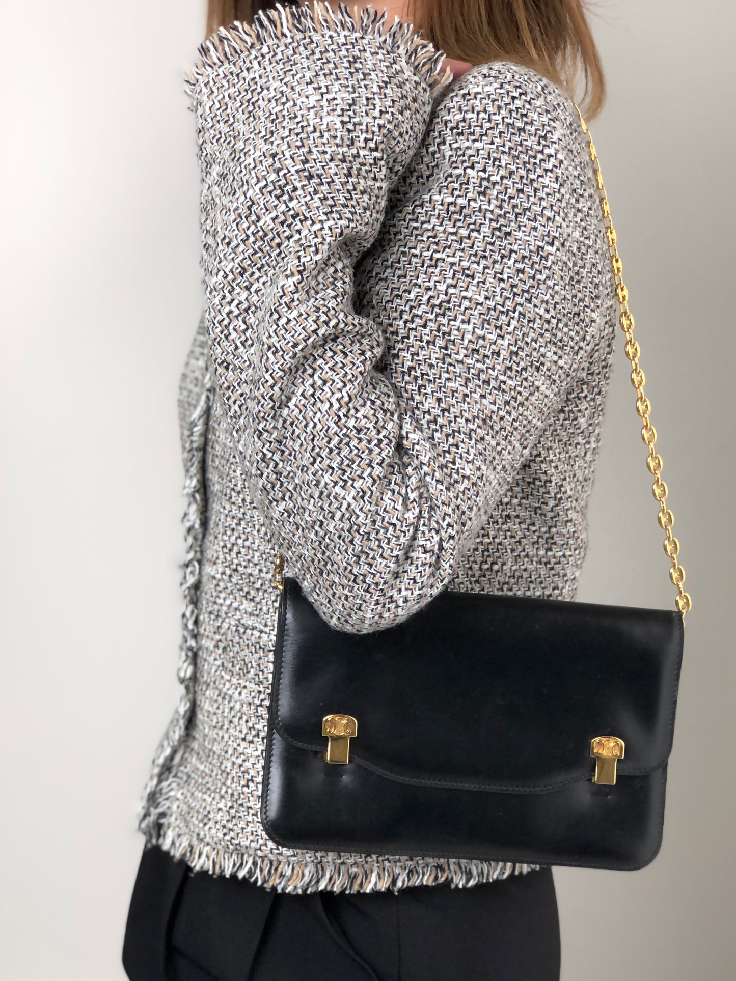 CELINE Triomphe Chain Shoulder bag Black Vintage hd5spn
