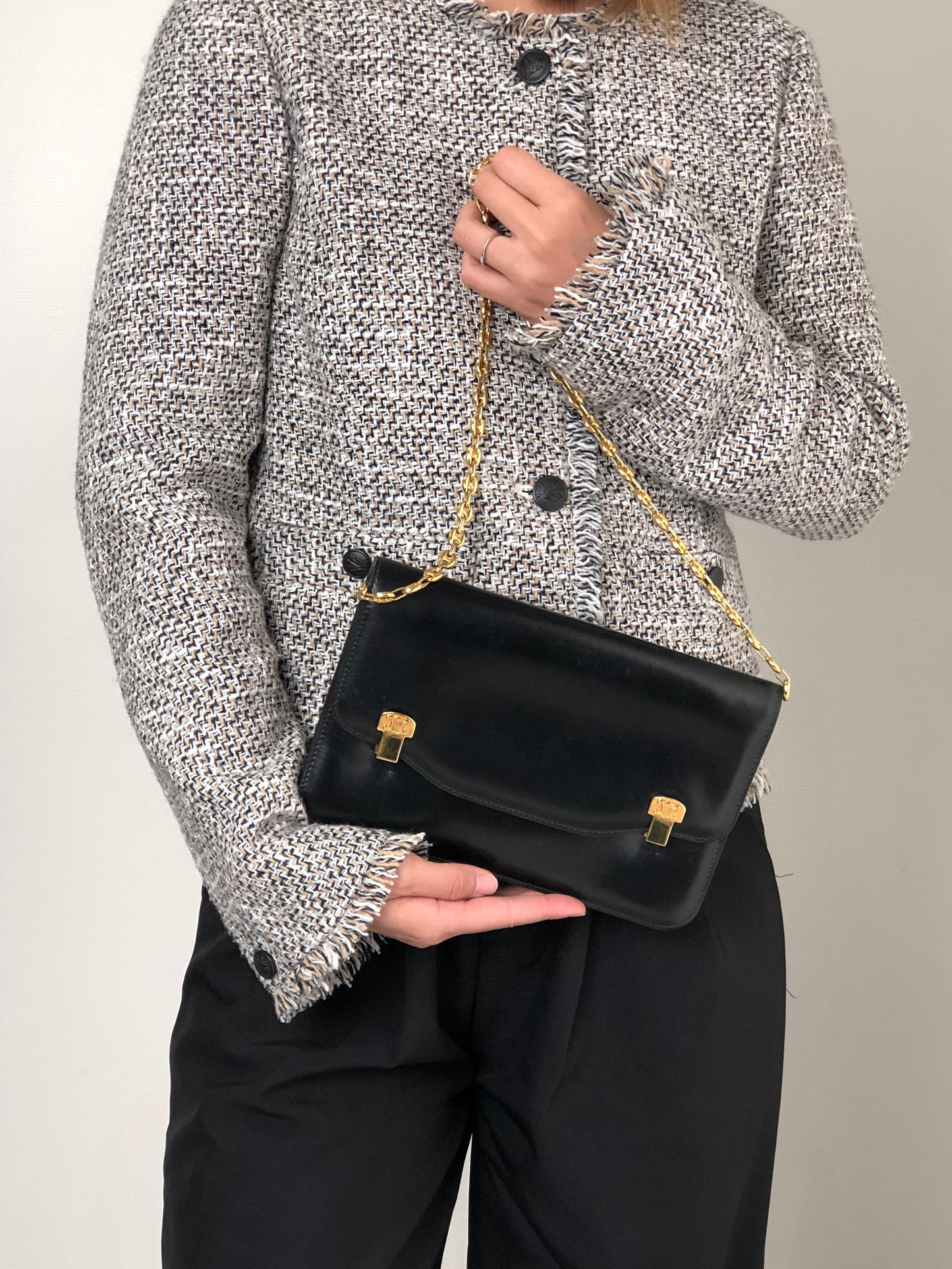 CELINE Triomphe Chain Shoulder bag Black Vintage hd5spn