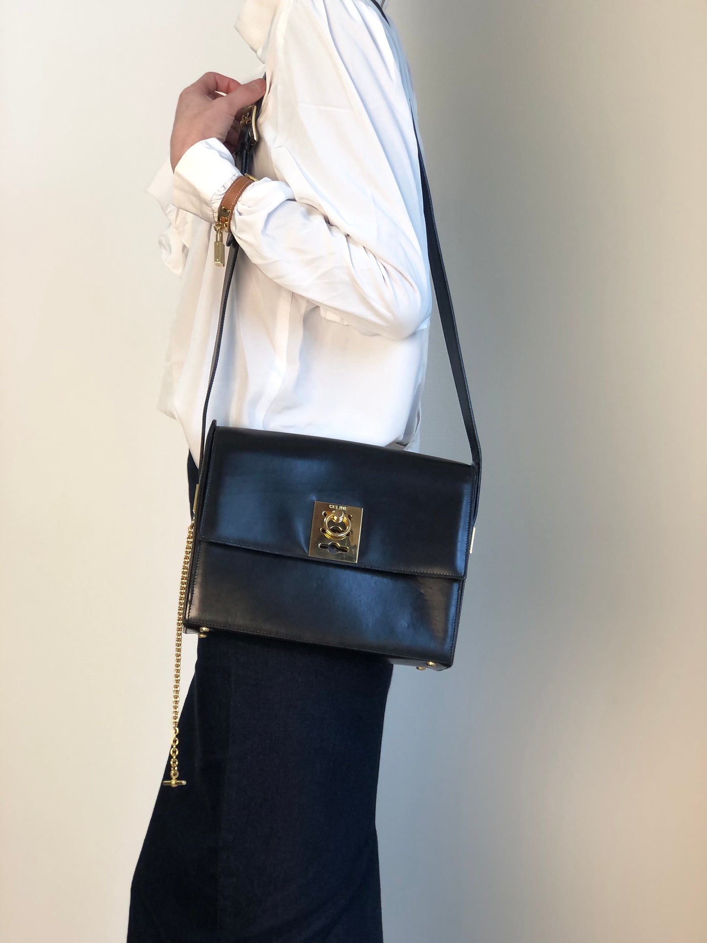 CELINE Gancini Shoulder bag Black Vintage mv6k7d
