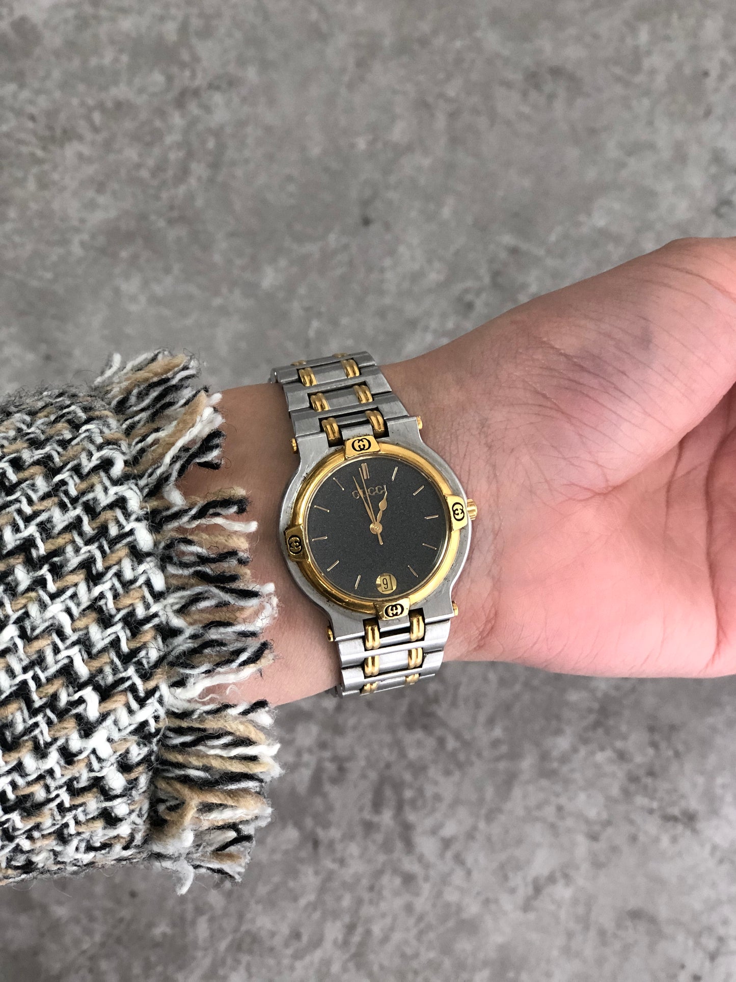 GUCCI Logo Watch Silver×Gold 9000M Vintage wa3rva