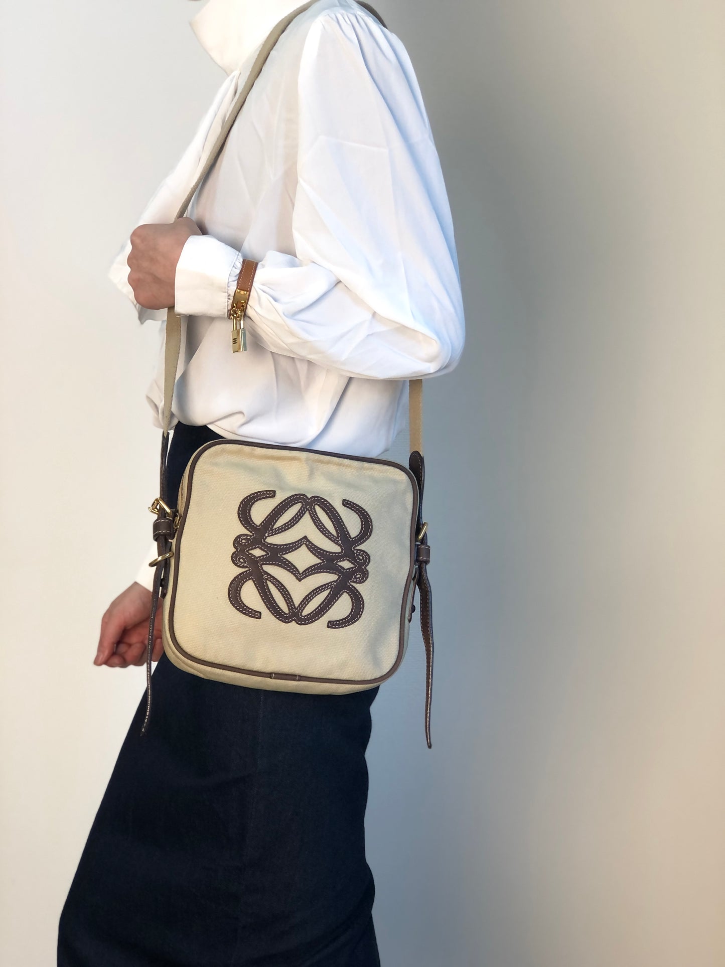 LOEWE Anagram Shoulder bag Beige Vintage skbtbz