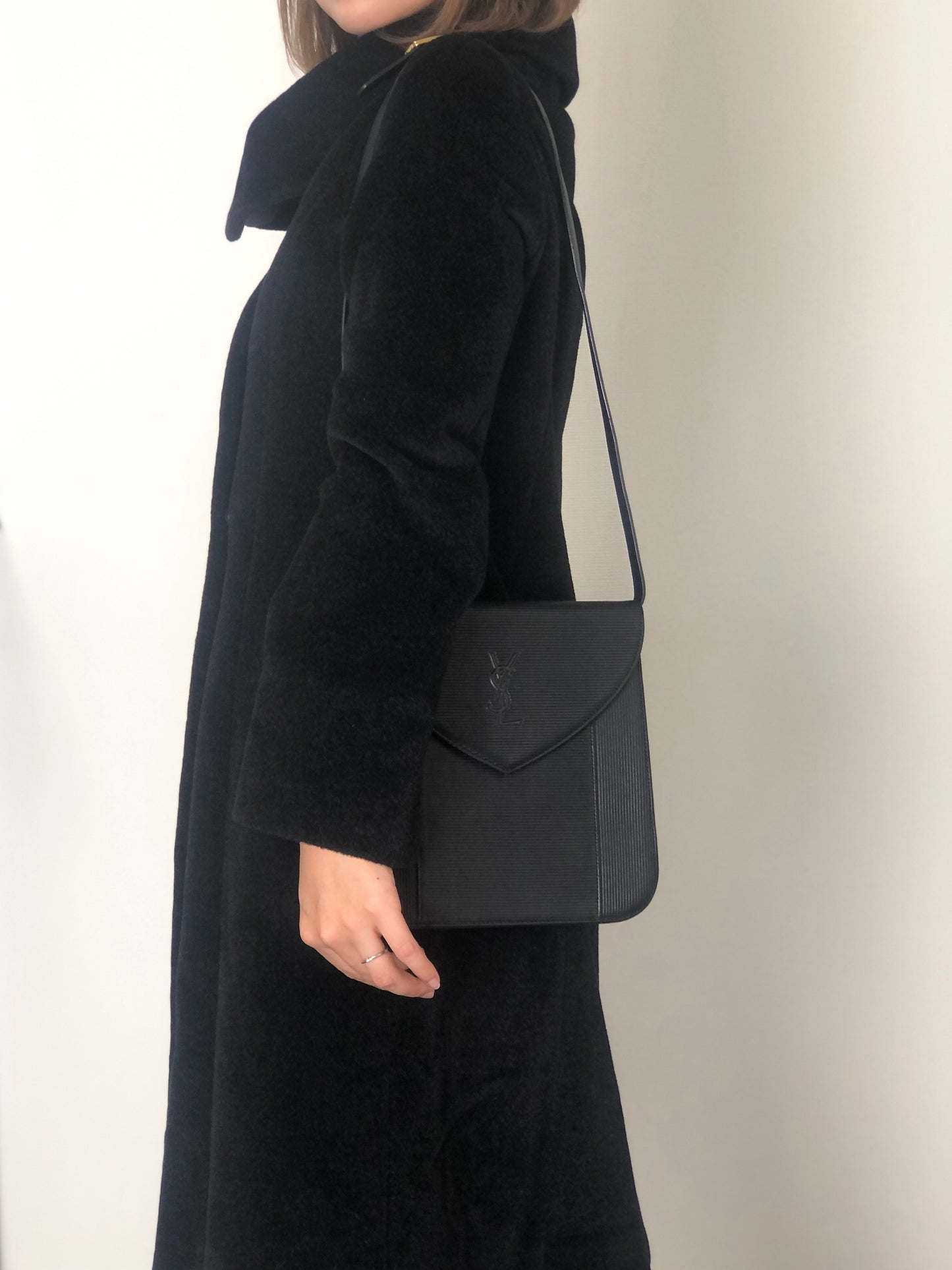 Yves Saint Laurent YSL Logo Shoulder bag Black Vintage 4x4vtu