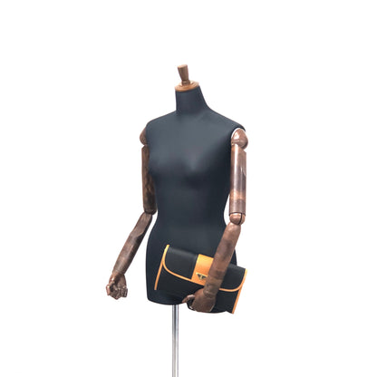 Yves Saint Laurent YSL Triangle logo Clutch bag Black Vintage Old suxezx