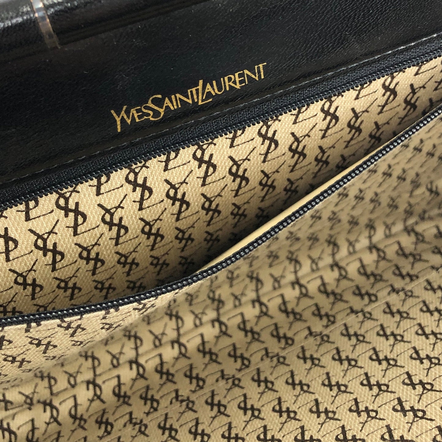 Yves Saint Laurent YSL Logo Chevron Clutch bag Black Vintage Old mhufpx