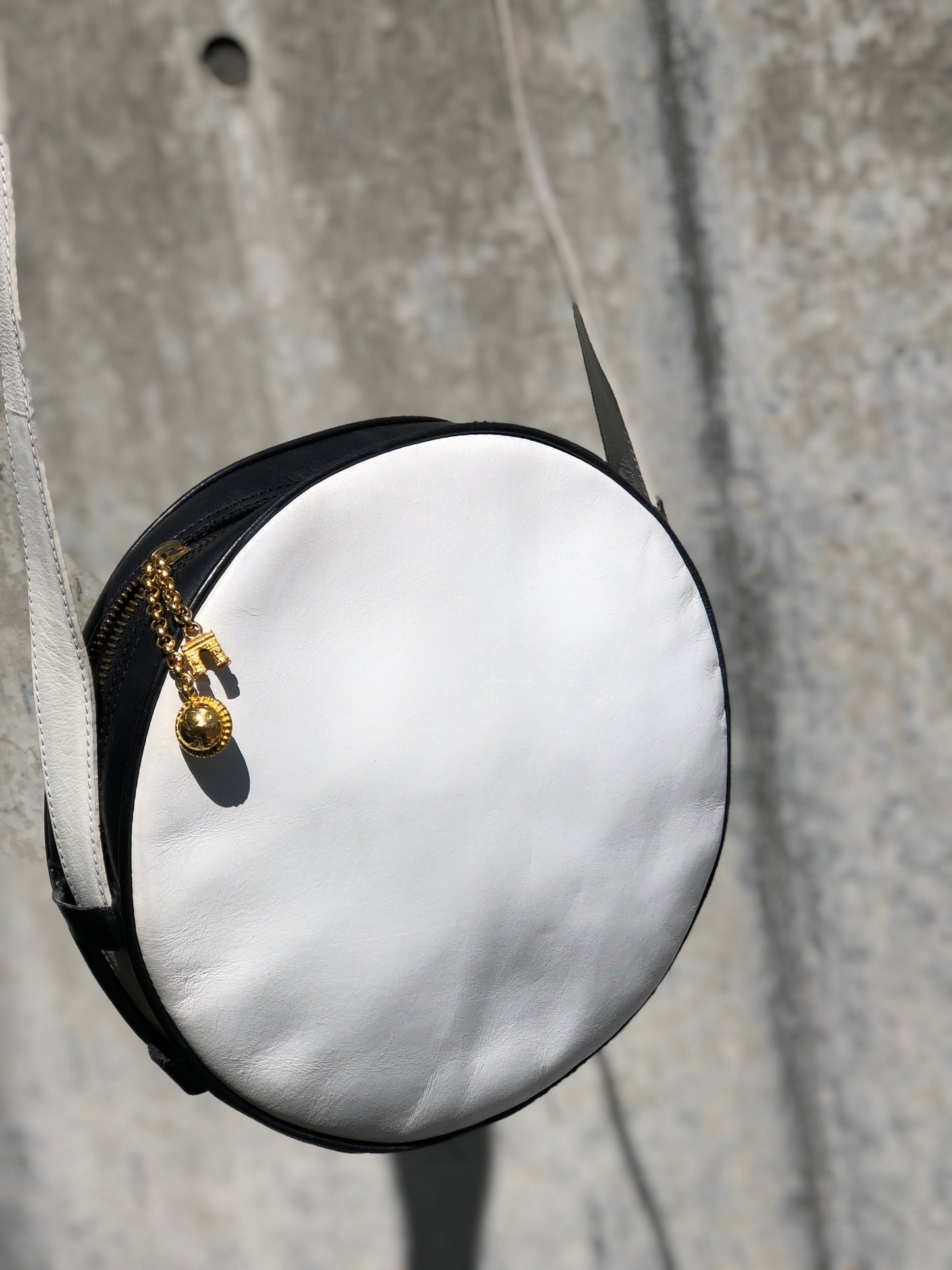 CELINE Starball Arc de Triomphe Round Shoulder bag Bi-color White Black Vintage Old Celine fvcxgu
