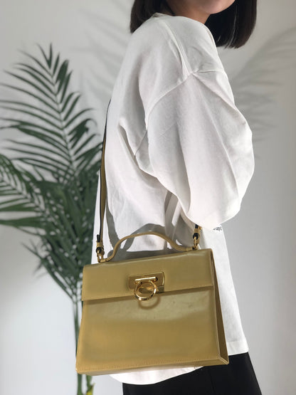 Salvatore Ferragamo Gancini Leather 2way Shoulderbag Handbag Beige Vintage Old yellow ei4hpe