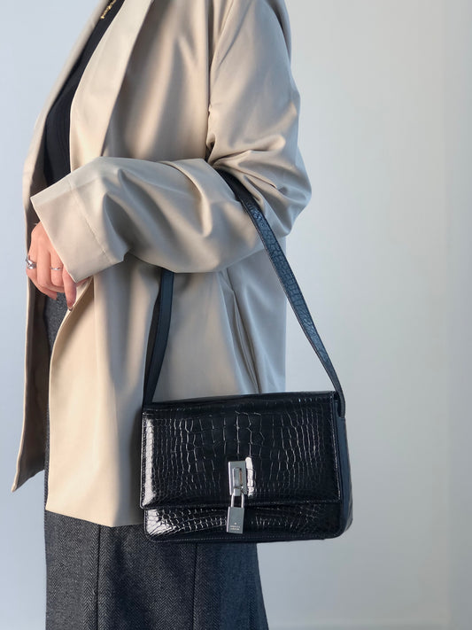 GUCCI Logo Shoulder bag Black Vintage is2idc