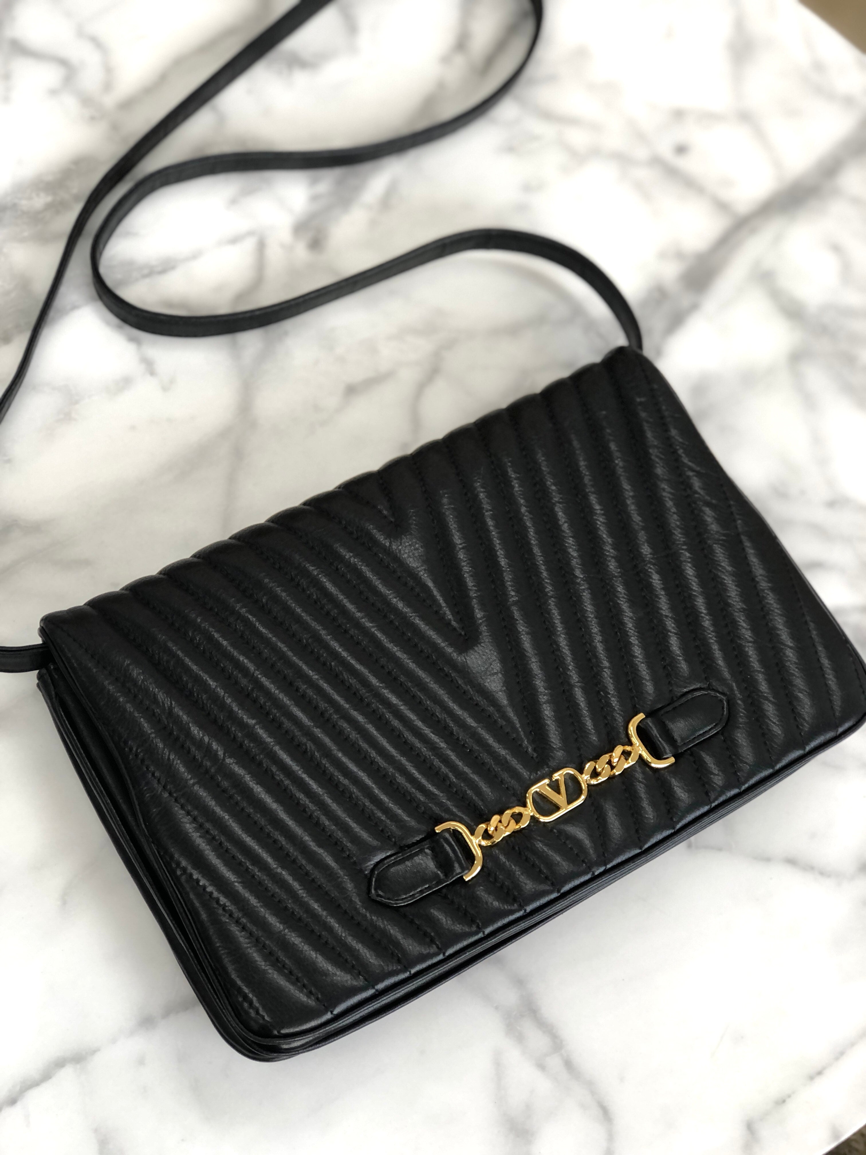 VALENTINO GARAVANI V logo Chevron Two-way Shoulder bag Clutch bag Blac –  VintageShop solo