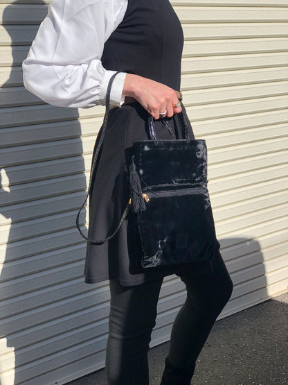 FENDI Logo Tassel Two-way Shoulder bag Black Vintage jw2uf7