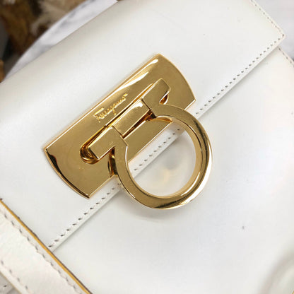 Salvatore Ferragamo Gancini Kelly 單肩包 手提包 皮革 白色 4cas4n