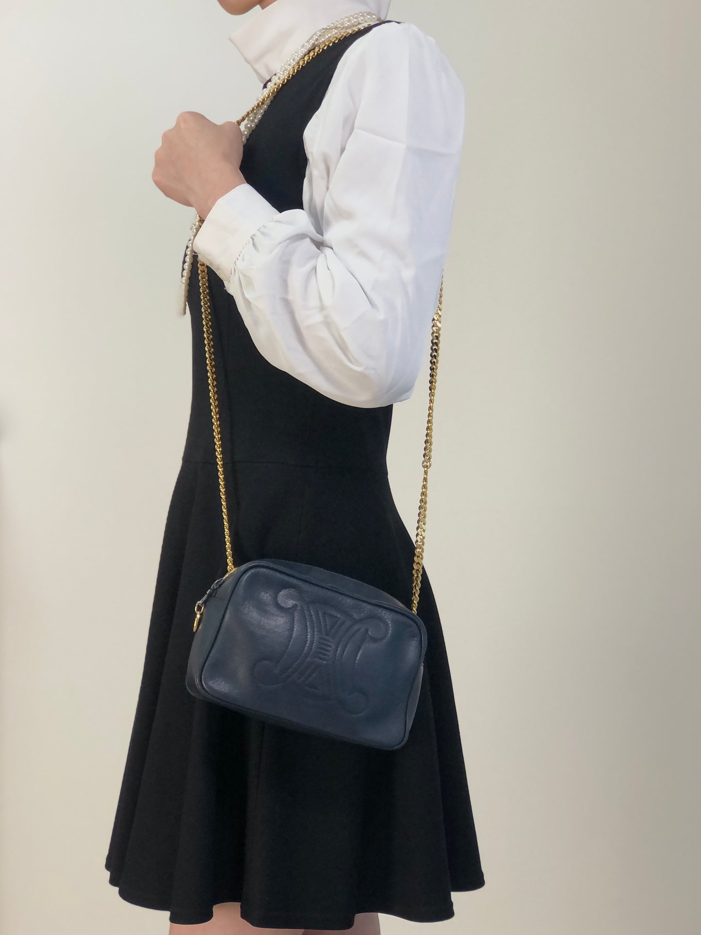 CELINE Triomphe Chain Shoulder bag Navy Vintage h4r6w8