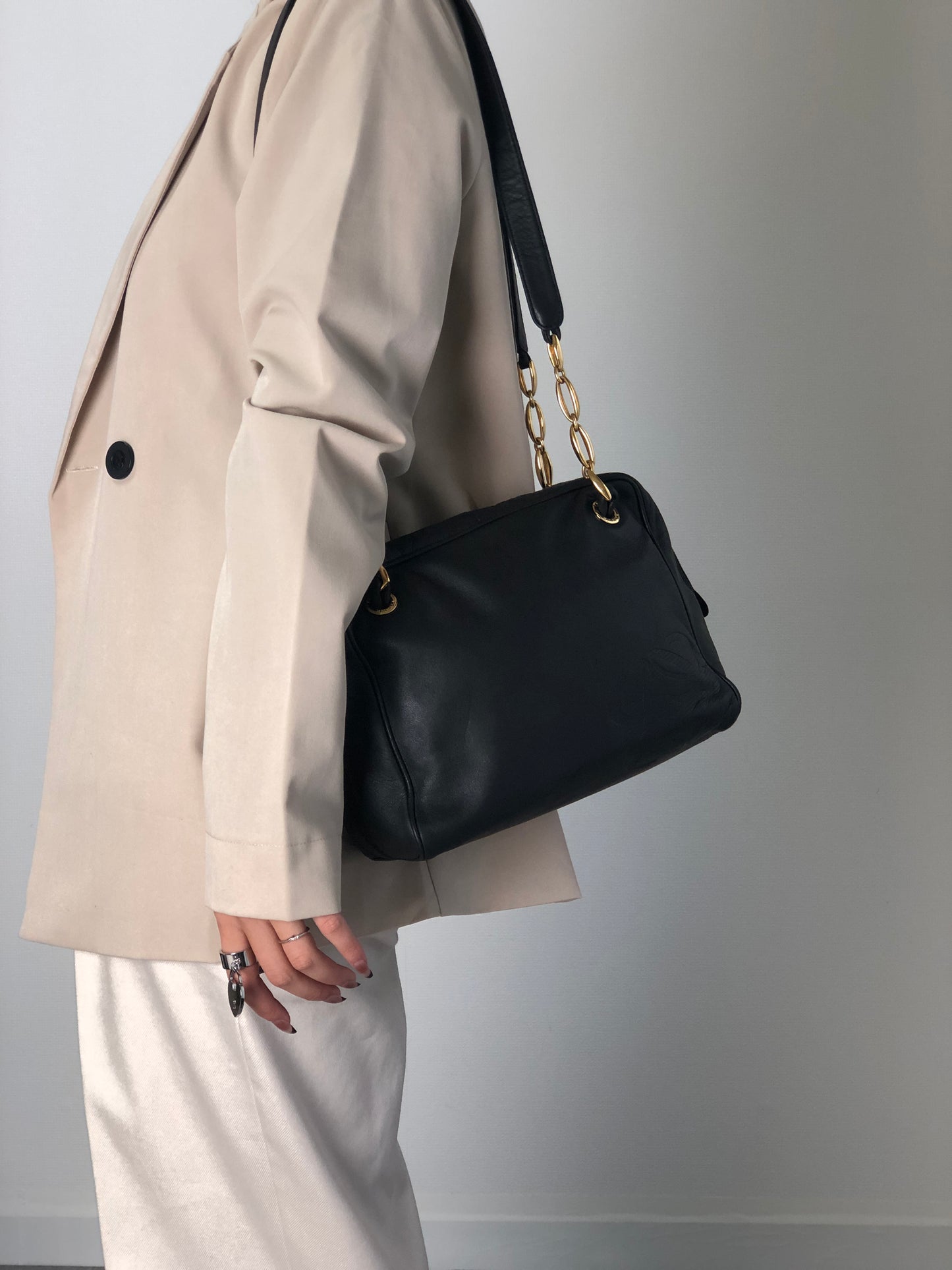 LOEWE Anagram Chain Shoulder bag Black Vintage 7ygaha