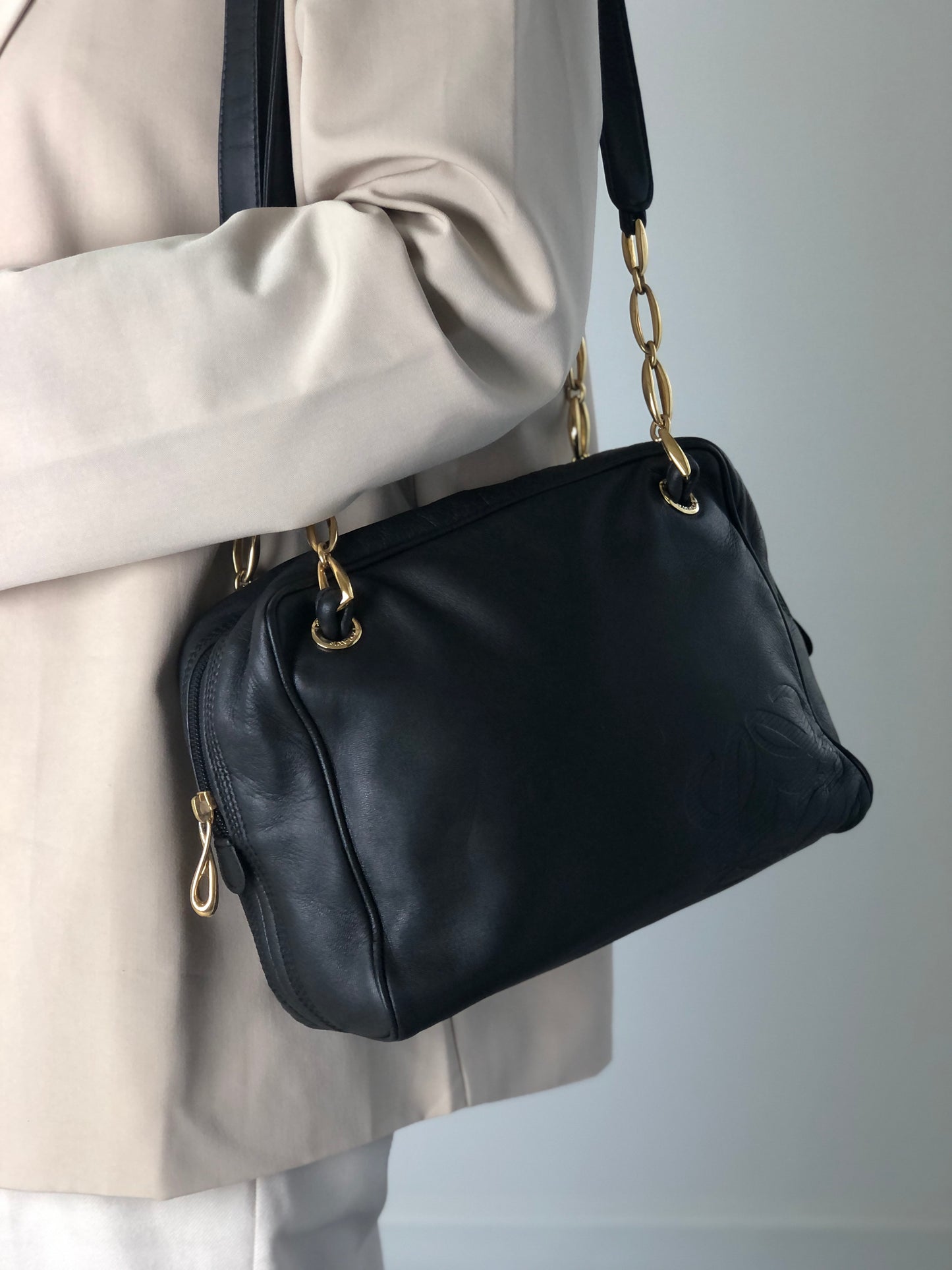 LOEWE Anagram Chain Shoulder bag Black Vintage 7ygaha