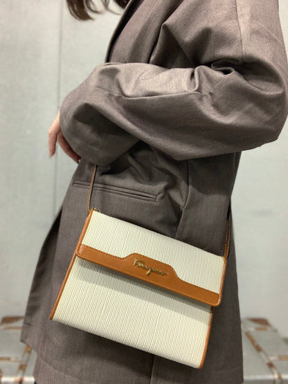 Salvatore Ferragamo Logo Shoulder bag White Vintage Old mk5mmu