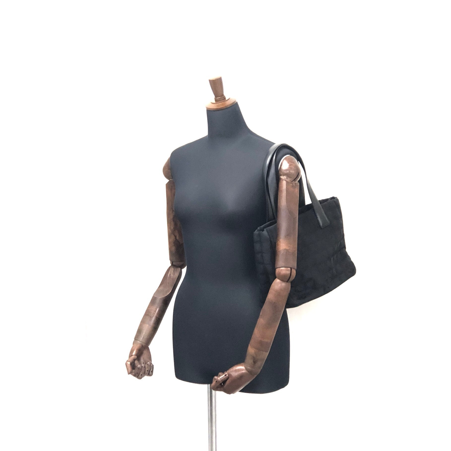 CHANEL New Travel Line PM Nylon Jacquard Handbag Tote Bag Black Old Vi –  VintageShop solo