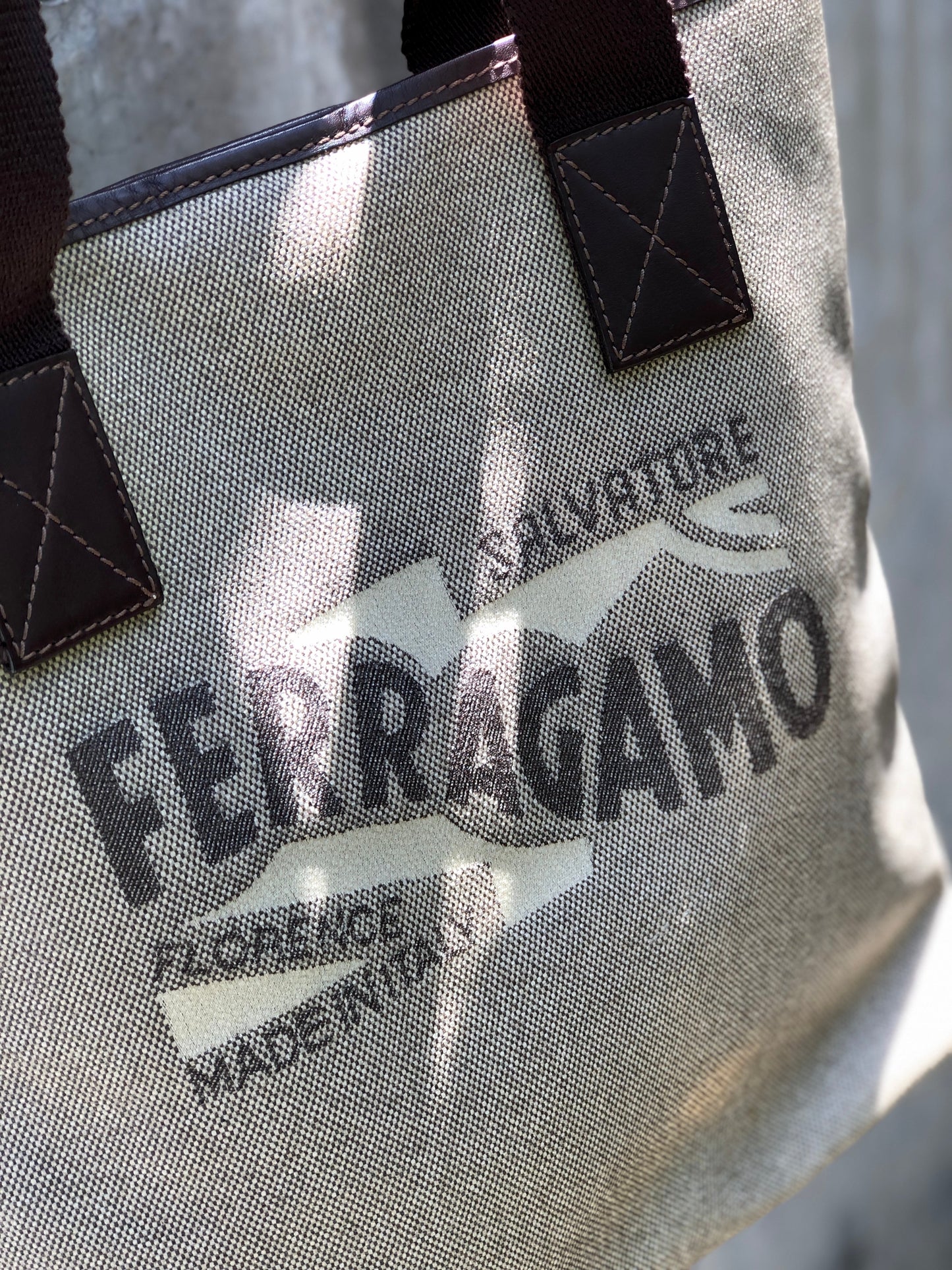 Salvatore Ferragamo Logo Tote bag Beige Vintage Old 8ns8nv