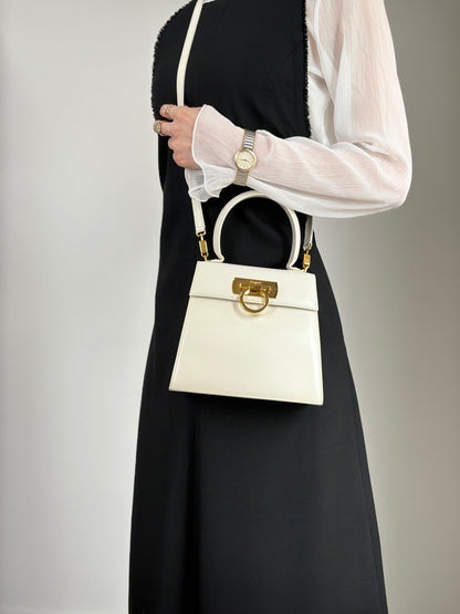 Salvatore Ferragamo Gancini Two-way Handbag Shoulder bag White Vintage wi32m8