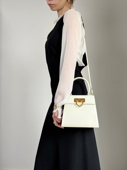 Salvatore Ferragamo Gancini Two-way Handbag Shoulder bag White Vintage wi32m8