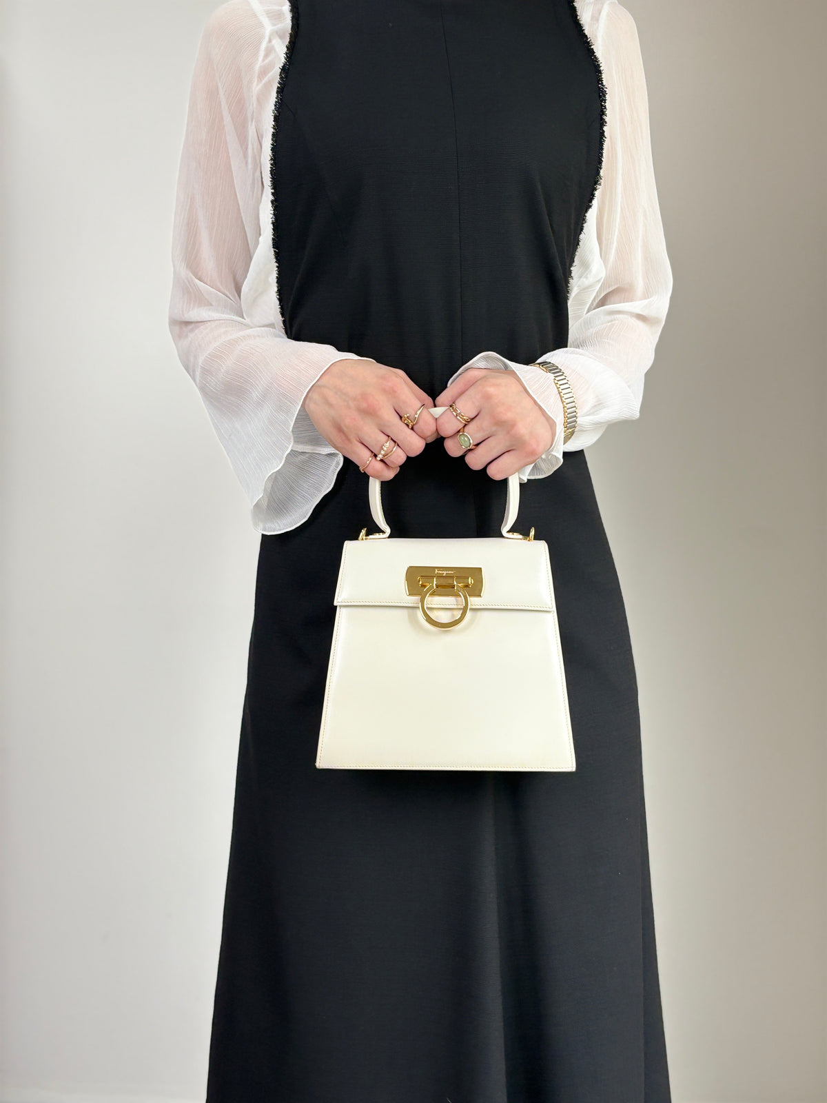 Salvatore Ferragamo Gancini Two-way Handbag Shoulder bag White Vintage wi32m8