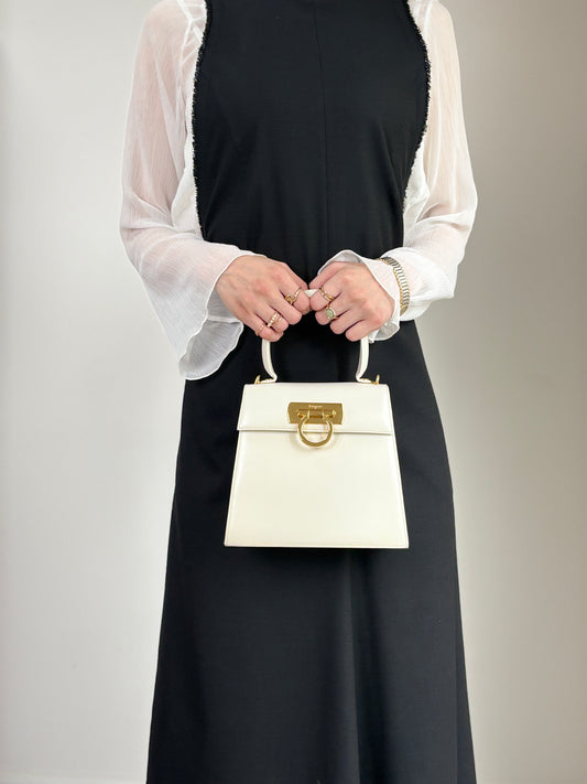 Salvatore Ferragamo Gancini Two-way Handbag Shoulder bag White Vintage wi32m8