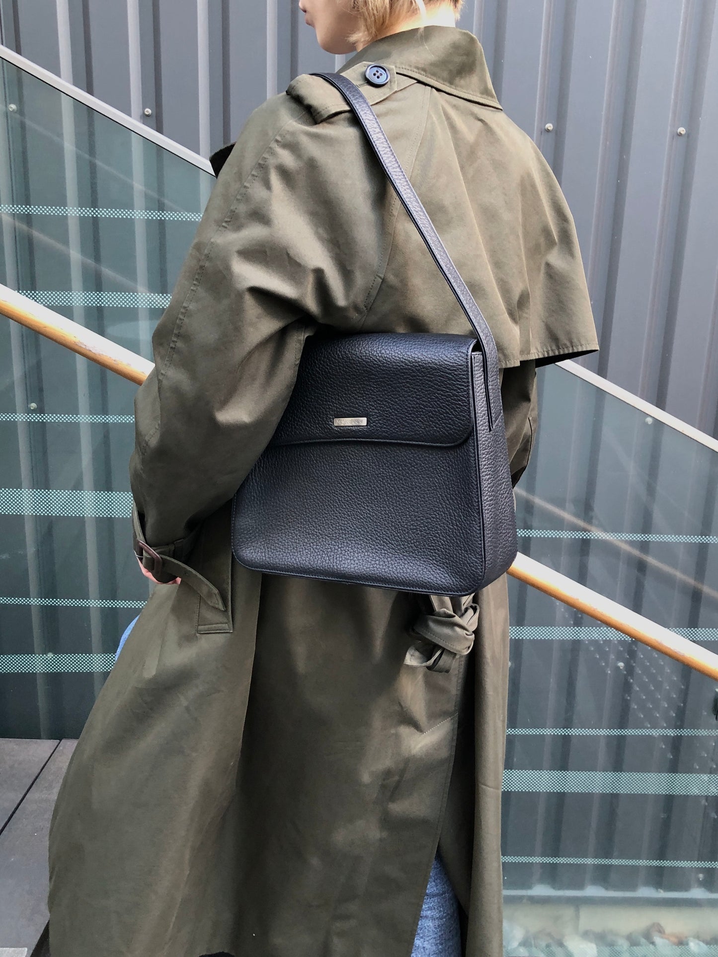 Yves Saint Laurent Logo Shoulder bag Black Vintage vgm3f4