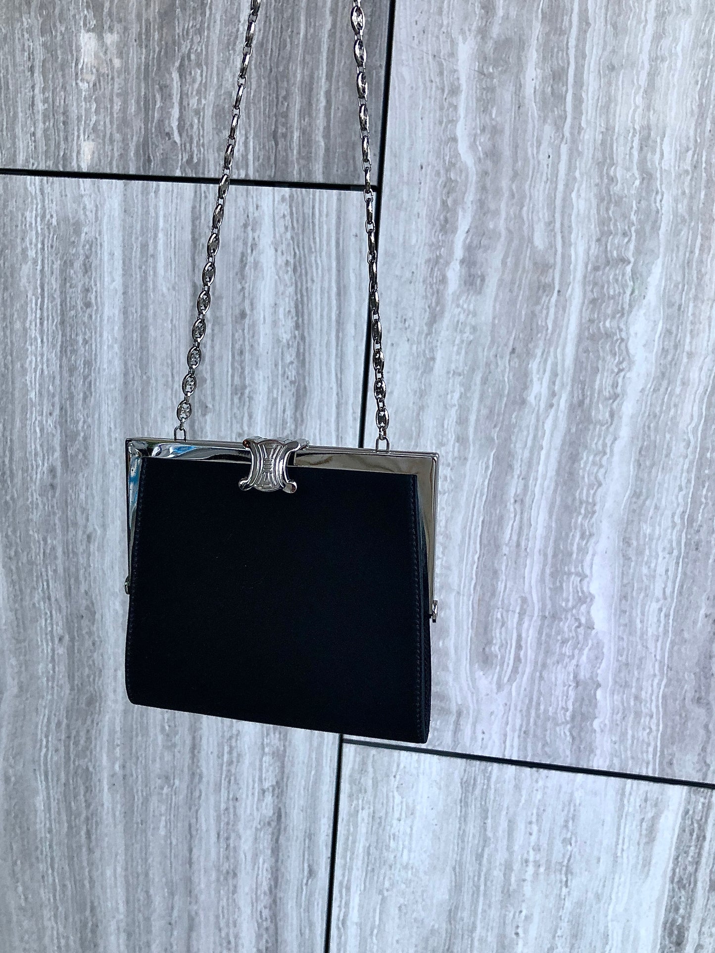 CELINE Triomphe Metal Clasp Chain Shoulder bag Black Vintage 857psb