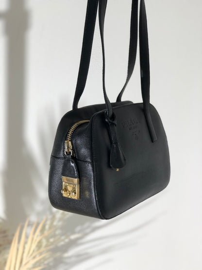PRADA logoEmbossed  saffiano leather  side lock shoulder bag black Vintage Old 7yy5td