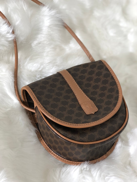 CELINE Macadam Blason Logo Round Macadam PVC Leather Small Shoulder bag Brown Vintage uvtx7g