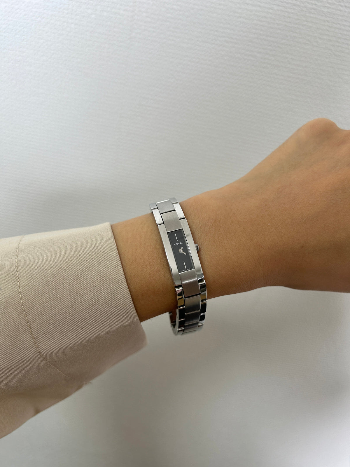 GUCCI Logo Quartz Watch Silver 4600L Vintage vw5zz5