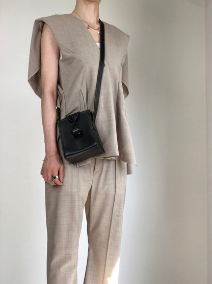 LOEWE Logo Turn Lock Shoulder bag Black Vintage 4uy7z7