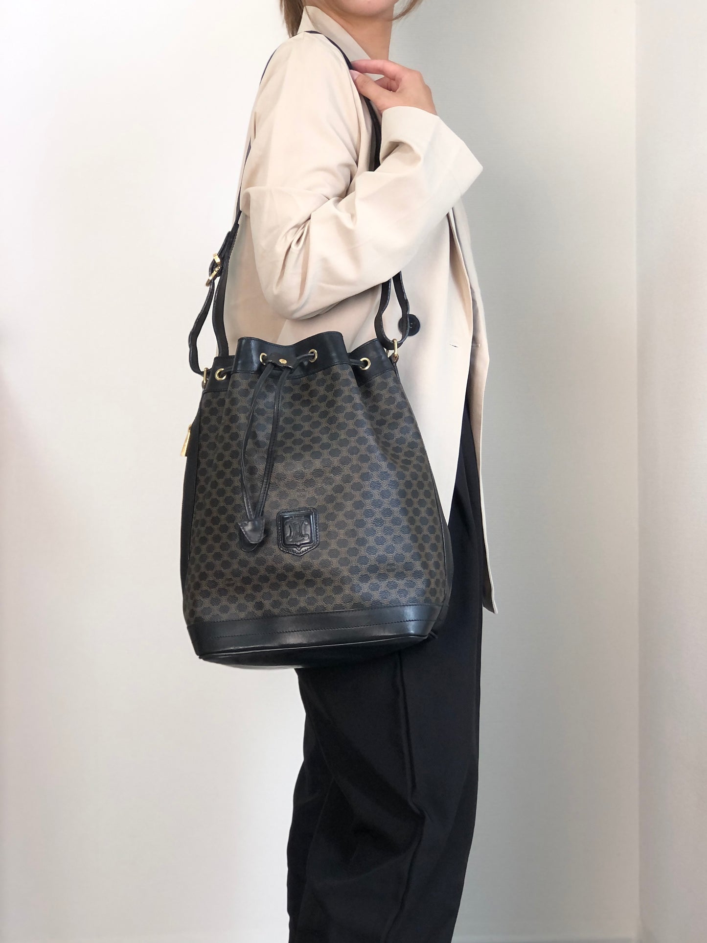 CELINE Macadam Blason Drawstring Shoulder bag Black Vintage x5e8fx