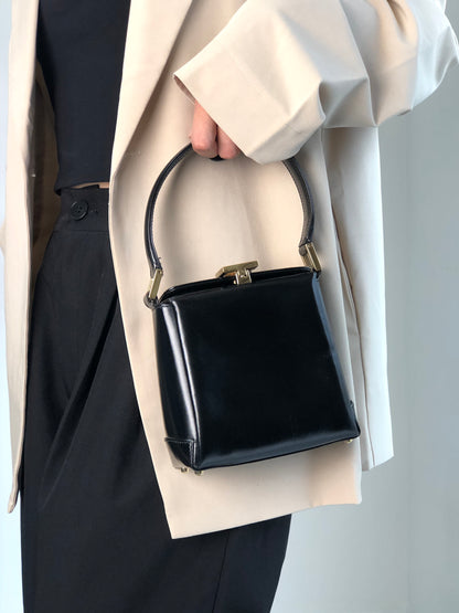 GUCCI Logo Small Handbag Black Vintage xwdrnw