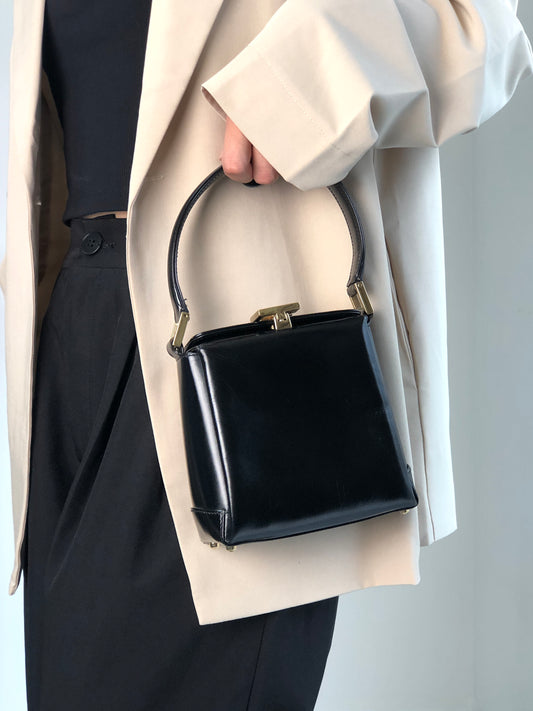 GUCCI Logo Small Handbag Black Vintage xwdrnw